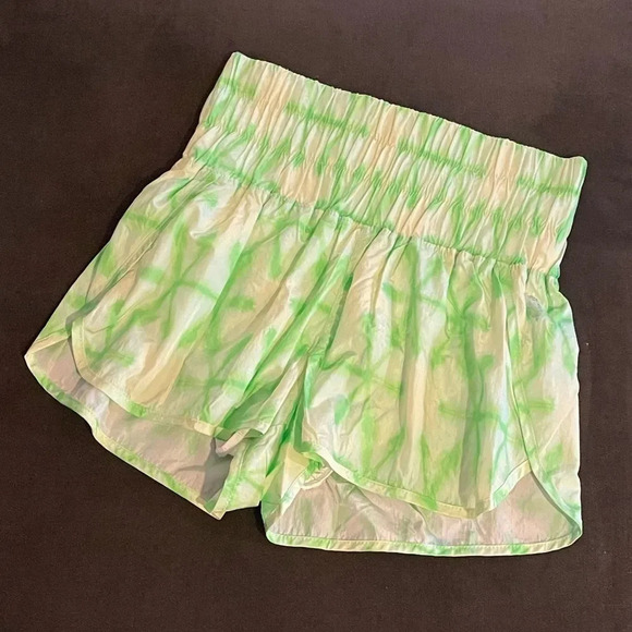 FP MOVEMENT By FREE PEOPLE NWOT The Way Home Shorts in Tie‎ Dye Green - Picture 1 of 7